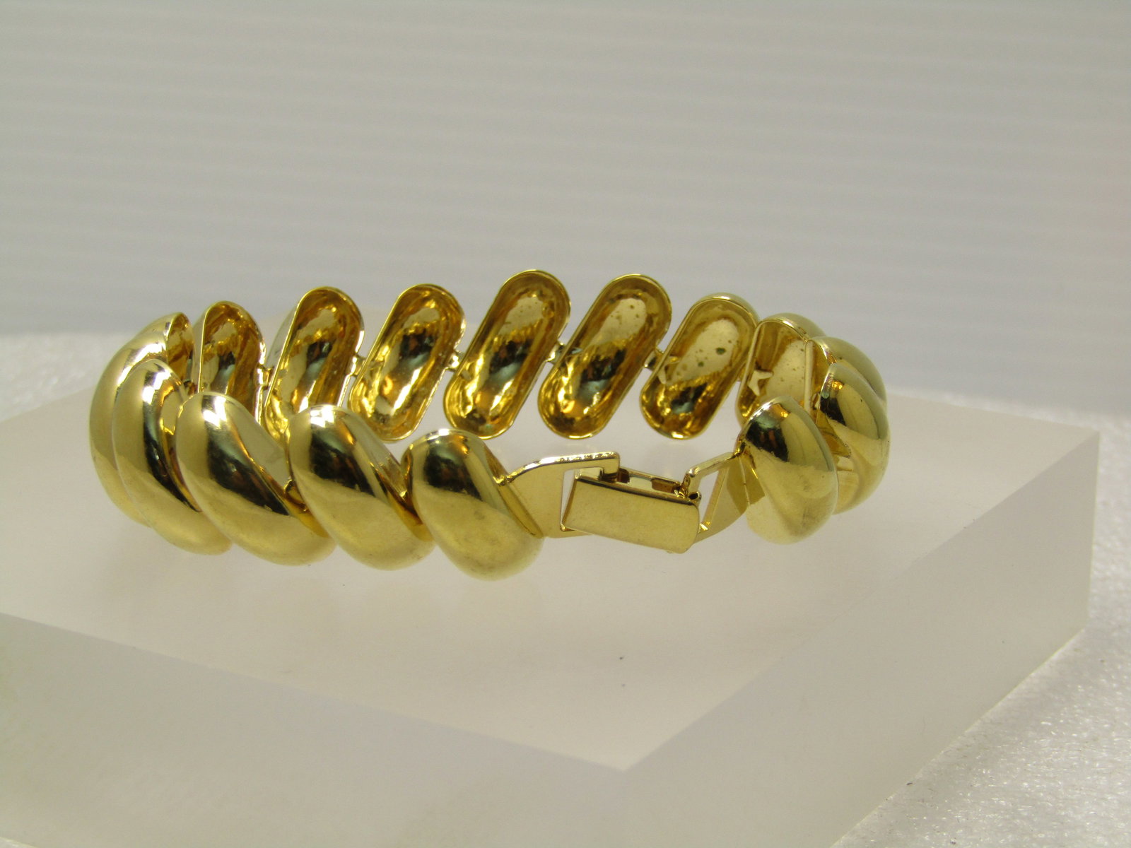 Vintage Santo Marco Link Bracelet, Signed Napier, 7.25", 1980's-1990's: Vintage Santo Marco Link Bracelet, Signed Napier, 7.25", 1980's-1990's. This is appx. 17mm wide with a flip clasp where it is signed Napier. The links are set at an angle. It is gold tone and in very