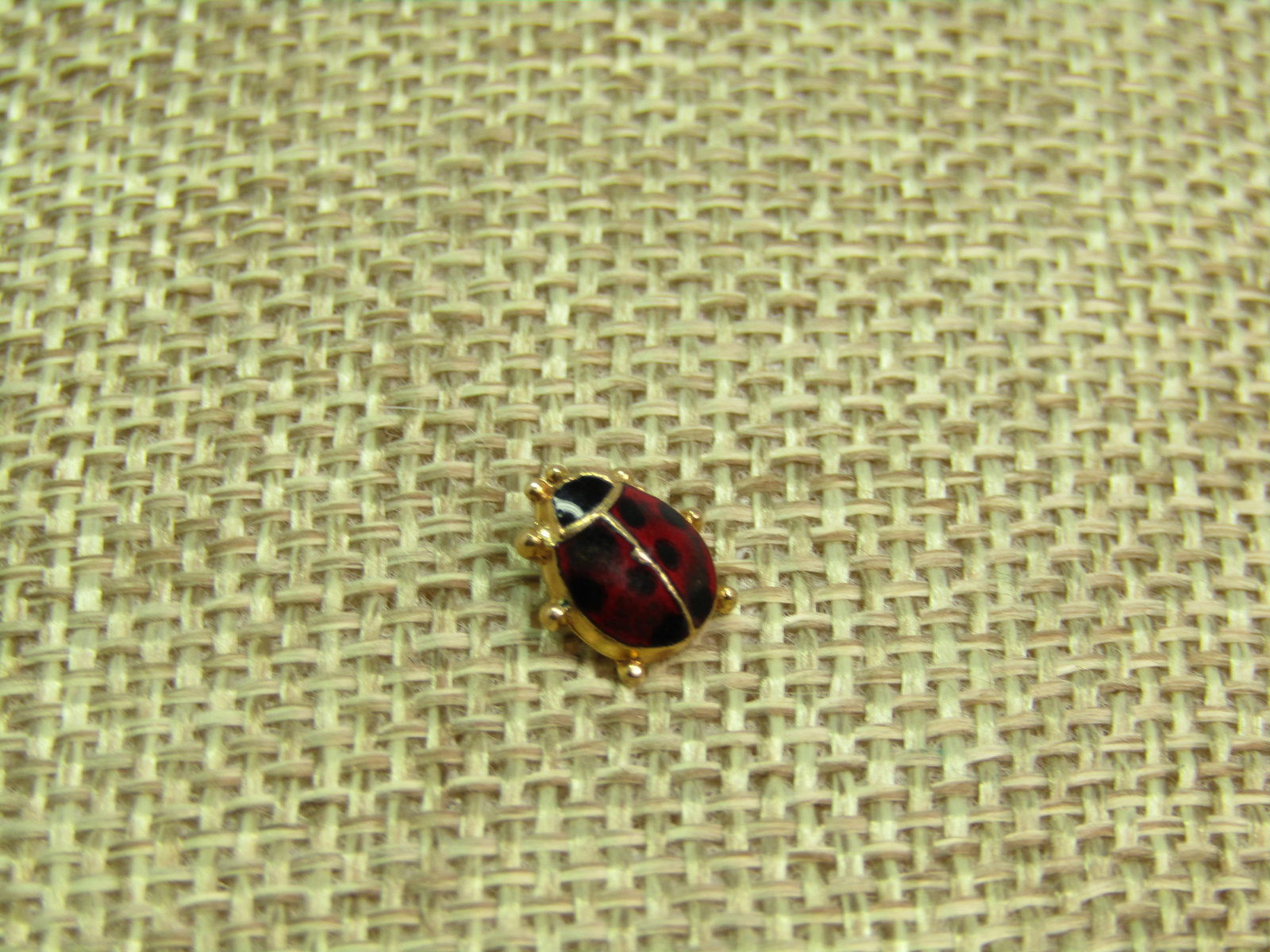 Vintage 14kt Enameled Lady Bug Tack Pin, Signed HSR, Mid-Century: Vintage 14kt Enameled Lady Bug Tack Pin, Signed HSR, Mid-Century. Also marked USA. The pin and the lady bug test as 14kt and are marked 14kt with an appx. weight of .82 grams. The clutch is not gold b