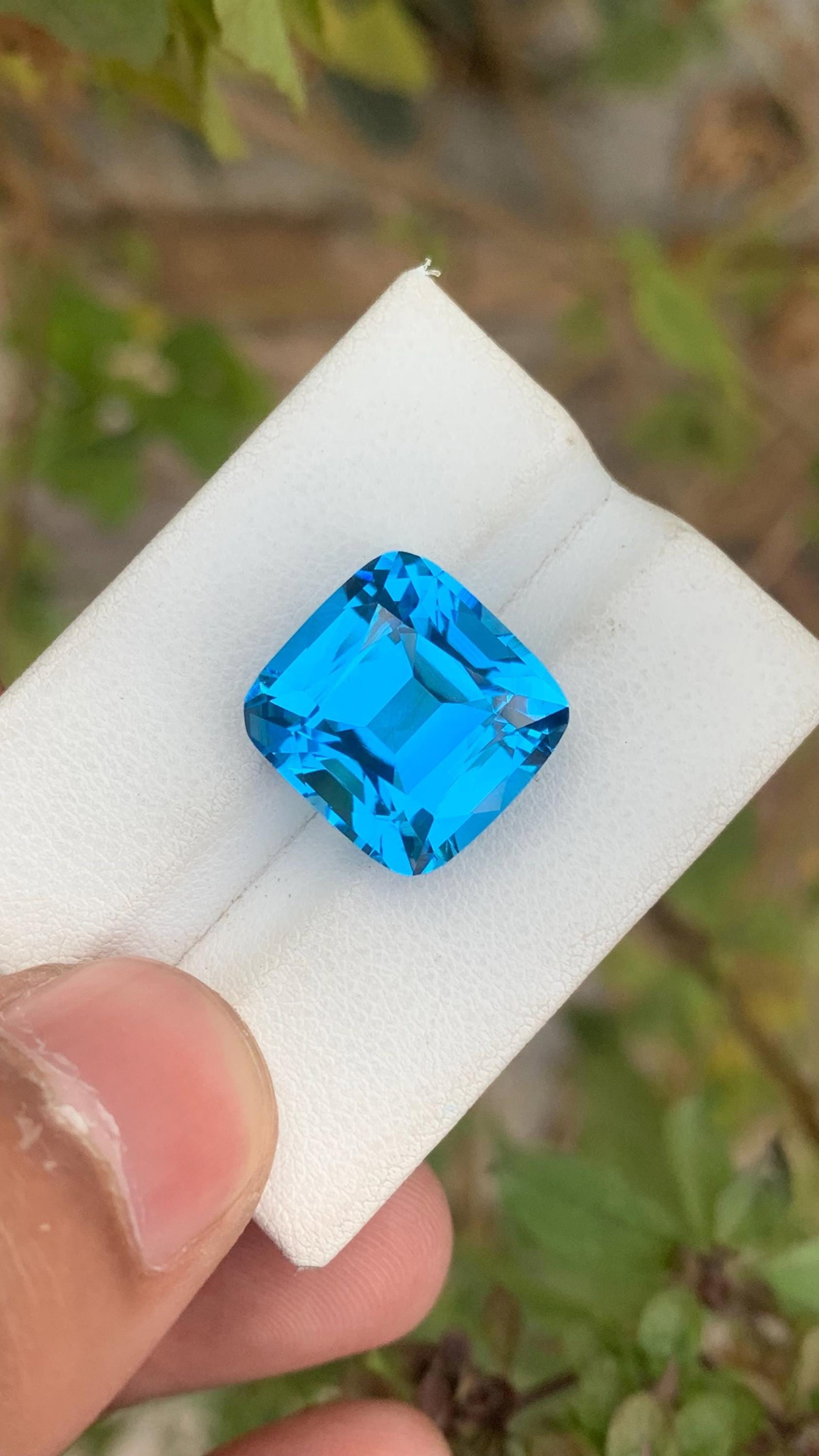 Electric Blue Topaz Cushion Cut Loose Gemstone For Ring And Jewellery - 14.45 Carat: Highlights Supplies for making crafts Materials: Gemstone: Topaz Carat weight: 14.45 Topaz Details: * Weight : 14.45 carat * Dimension : 13.9*13.3*9 mm * Shape : Cushion Cut * Colour : Rich Blue *