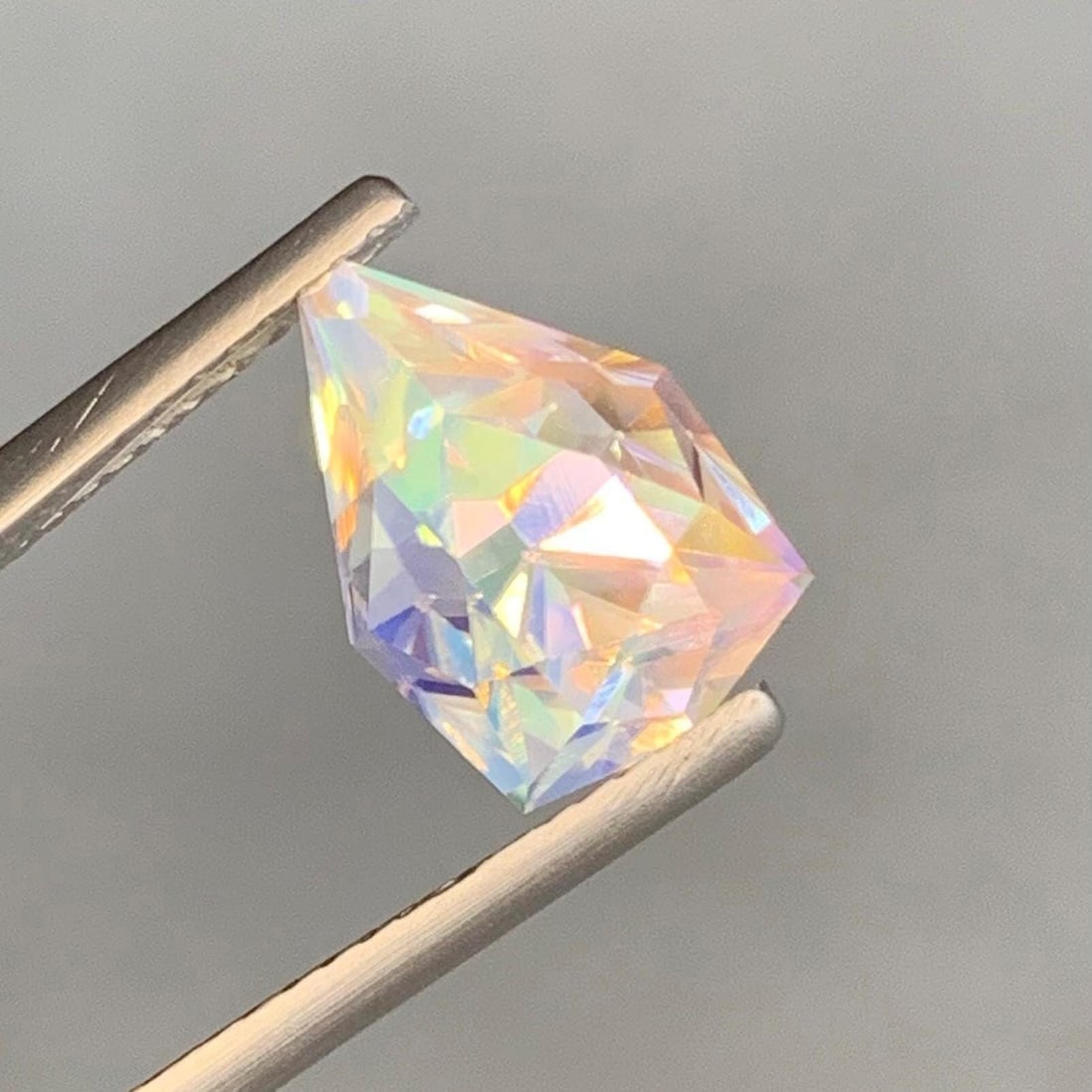 Natural Moonstone Fancy Cut Kite , From Srilanka , 3.49 CT: Highlights Supplies for making crafts Carat weight: 3.49 This Natural Sri Lankan Rainbow Moonstone is a stunning variety of feldspar , primarily known for its enchanting play of color, known as