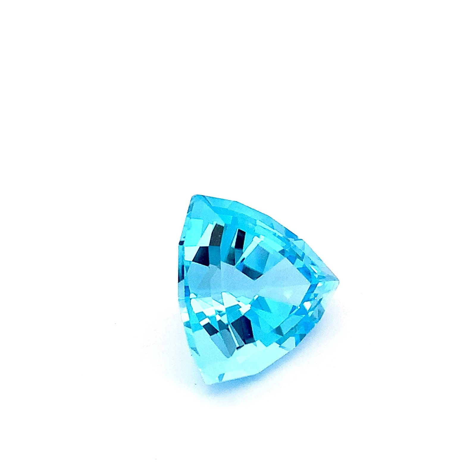 29.50 Pendant Size Swiss Blue Topaz Fancy Trillion Cut Loose Gemstone: Highlights Supplies for making crafts Materials: Gemstone: Topaz Carat weight: 29.50 Topaz Details: * Weight : 29.50 carat * Dimension : 18.8*19.4*12.8 mm * Shape : Trillion Cut * Colour : Blue *