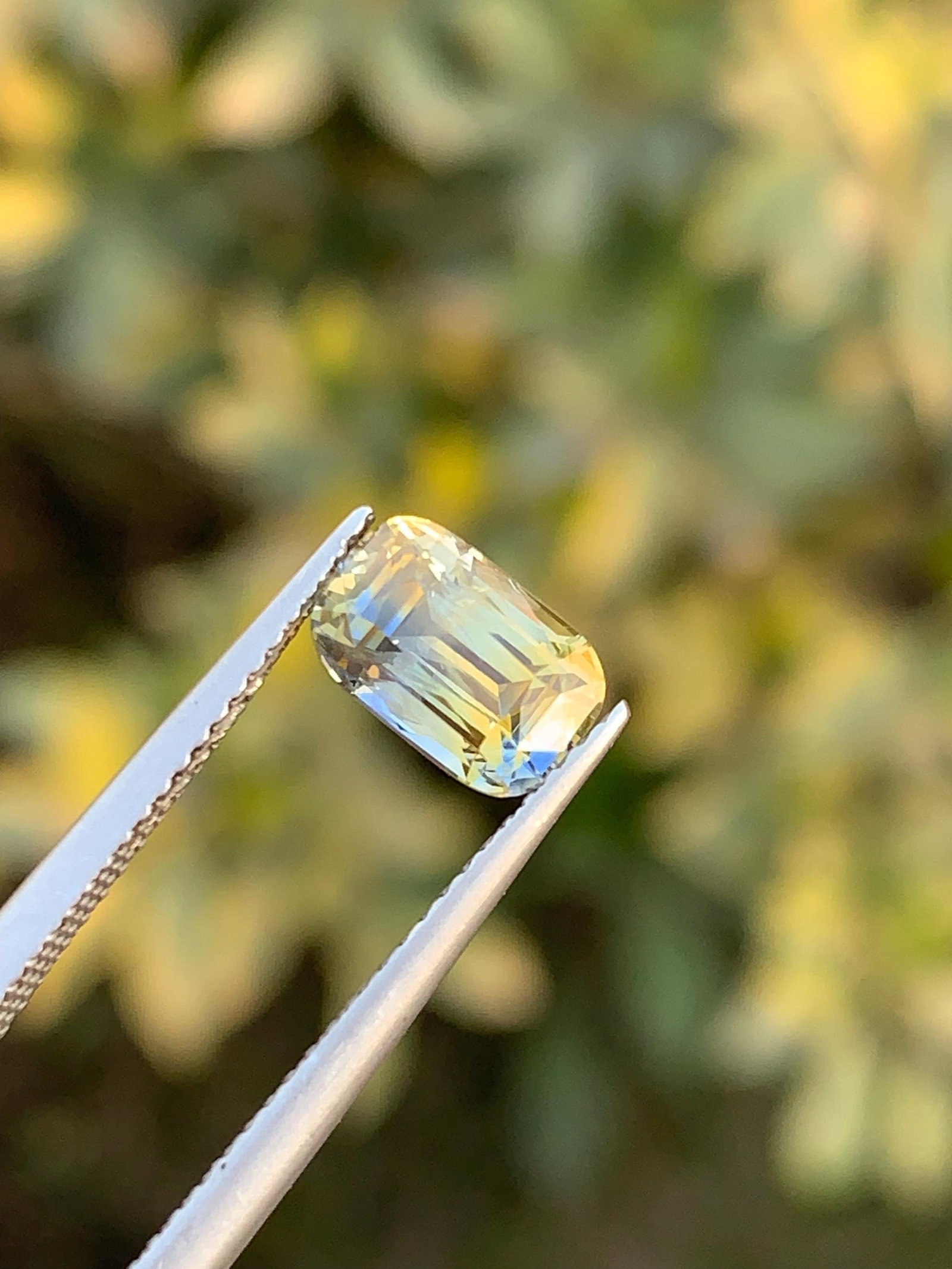 2.35 Carat Bi-Color Sapphire - Yellow & Blue Cushion Cut Gemstone - 3