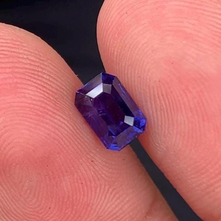 No Heat Blue Sapphire Ringstone: Emerald Cut, 1.70 CT: Highlights Supplies for making crafts Materials: Gemstone: Sapphire Carat weight: 1.70 Sapphire Details: * Weight : 1.70 CT * Shape : Fancy Emerald * Color : Blue * Origin : Sri Lanka * Treatment : No