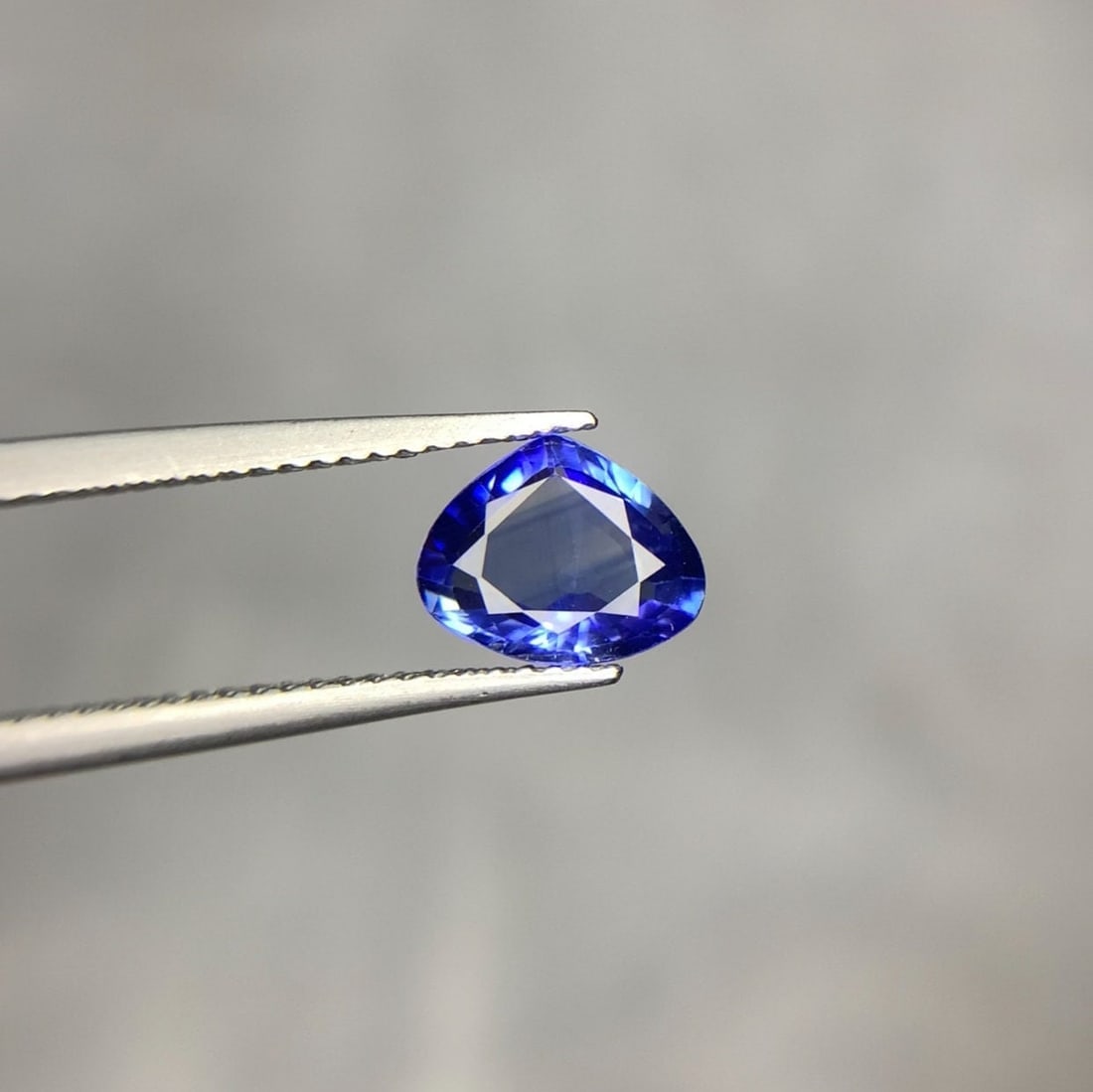 Sri Lanka Sapphire: 1.45 Carat Trillion Cut Loose Gemstone: Highlights Supplies for making crafts Materials: Gemstone: Sapphire Carat weight: 1.45 Sapphire Details: * Weight : 1.45 carat * Dimension : 8.6*6.9*3.2 mm * Shape : Trillion Cut * Color : Blue *