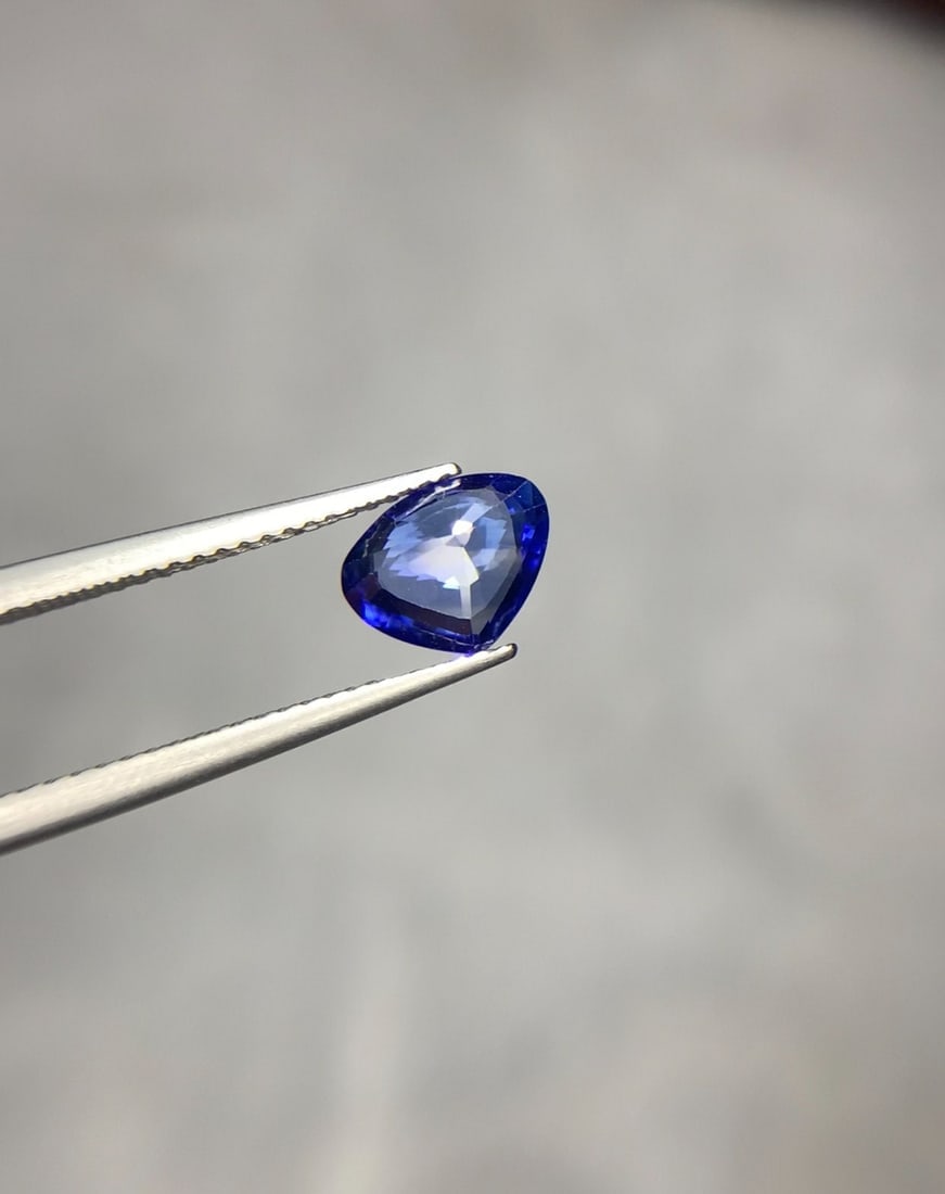Sri Lanka Sapphire: 1.45 Carat Trillion Cut Loose Gemstone - 4