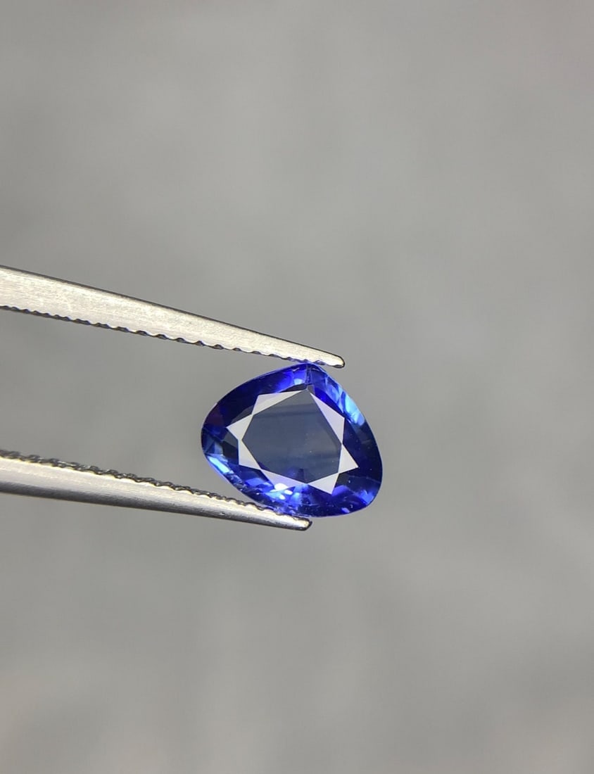 Sri Lanka Sapphire: 1.45 Carat Trillion Cut Loose Gemstone - 5
