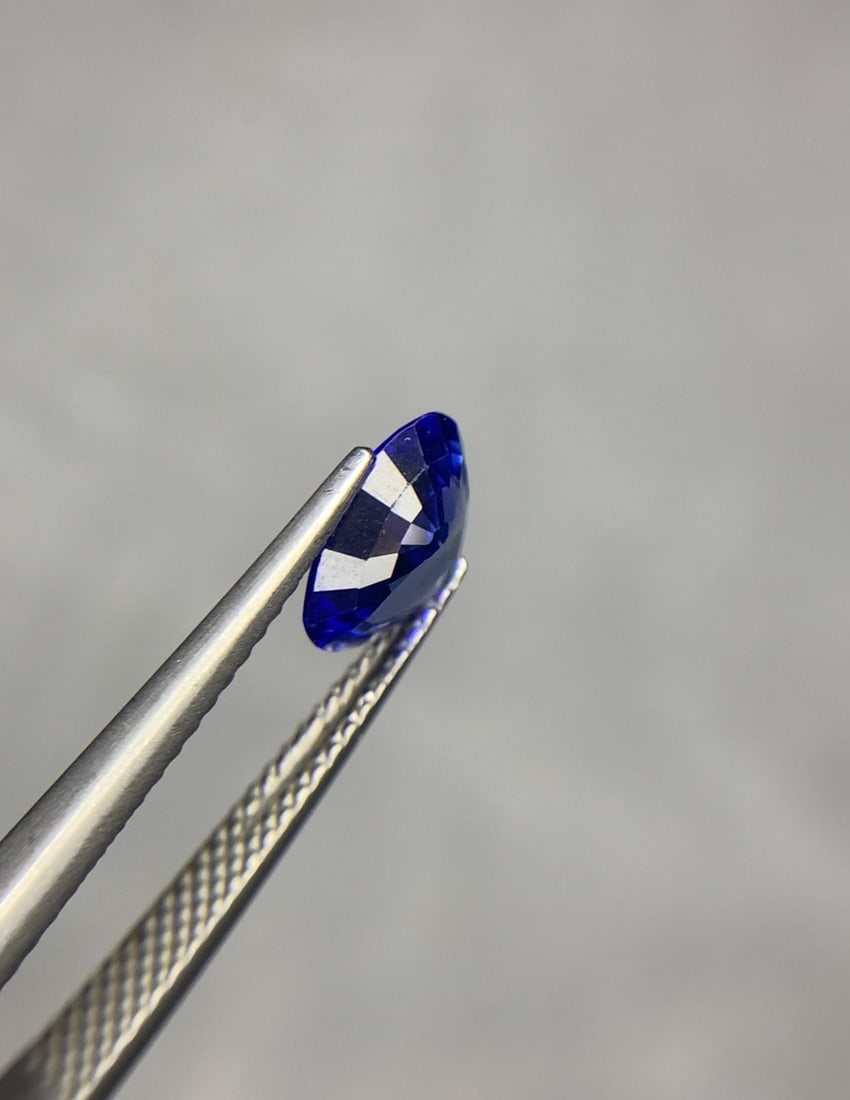 Sri Lanka Sapphire: 1.45 Carat Trillion Cut Loose Gemstone - 6