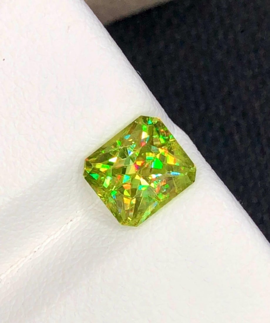Lemon Green Sparkling Fire Titanite Sphene Gemstone From Madagascar - 1.860 Carat: Highlights Supplies for making crafts Materials: Gemstone: Sphene Carat weight: 1.860 Sphene Details: * Weight : 1.860 carat * Dimension : 6.9*6.1*4.6 mm * Shape : Radiant Cut * Color : Lemon Green * 