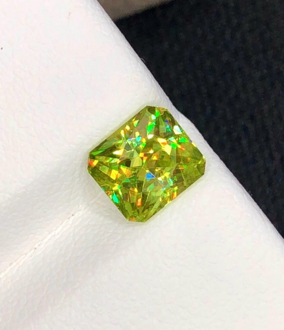 Lemon Green Sparkling Fire Titanite Sphene Gemstone From Madagascar - 1.860 Carat - 3