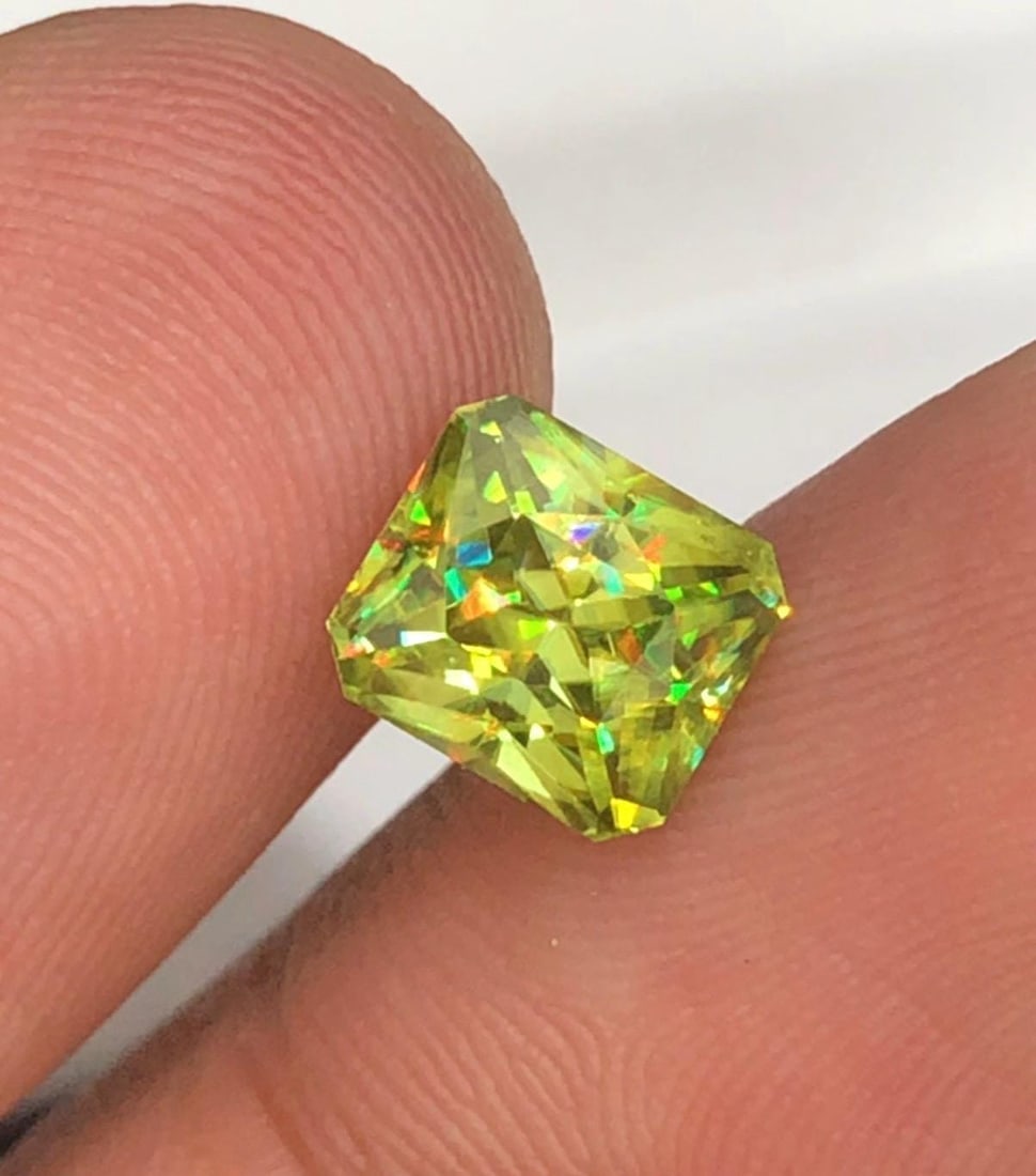 Lemon Green Sparkling Fire Titanite Sphene Gemstone From Madagascar - 1.860 Carat - 4