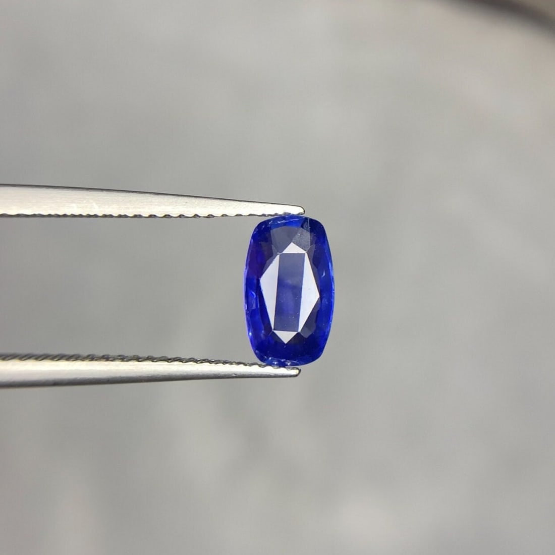 Ceylon Blue Sapphire Gemstone: 1.60 Carat Rectangular Cut Stone - 2