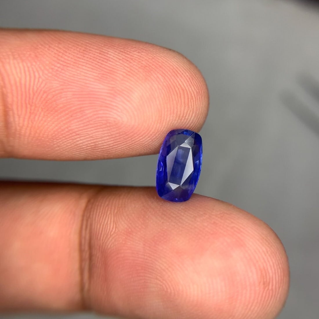 Ceylon Blue Sapphire Gemstone: 1.60 Carat Rectangular Cut Stone - 4
