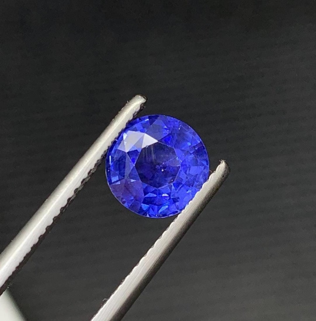 Normal Heat Sapphire Royal Blue Color Gemstone From Sri Lankan - 2.350 Carat - 5