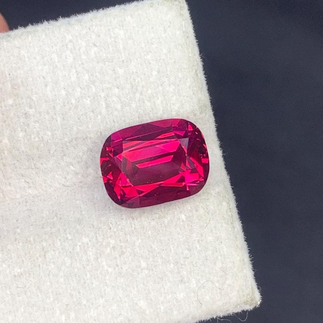 Natural Raspberry Pink Sparkly Garnet Cushion Cut Loose Gemstone From Tanzania, 5.70 Carat: Highlights Supplies for making crafts Materials: Gemstone: Garnet Carat weight: 5.70 * Weight : 5.70 Carat * Dimension : 10.4*8*6.6 MM * Shape : Cushion Cut * Color : Red & Pink * Clarity : Loupe Clea