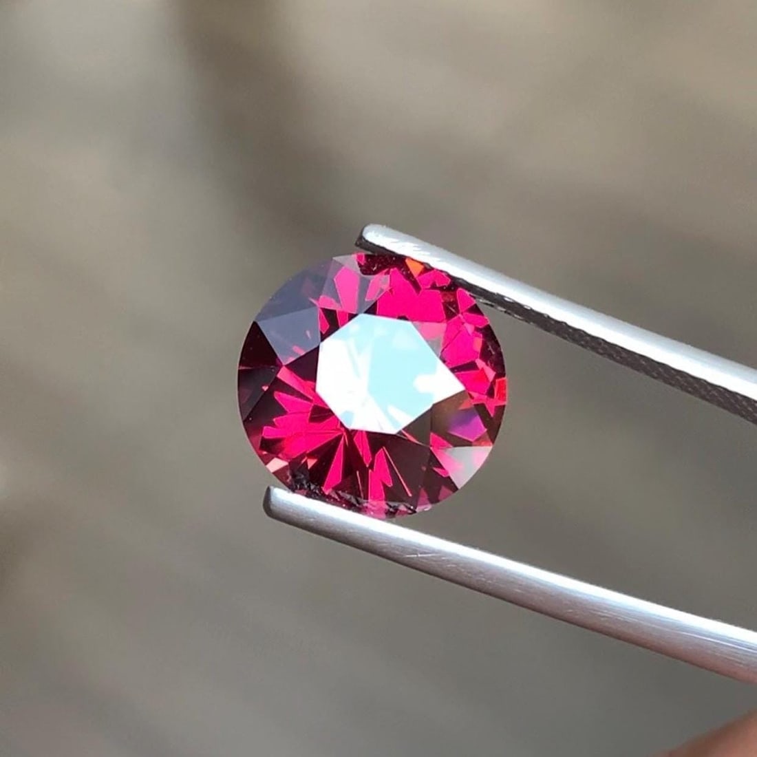 Tanzania Bloody Reddish Pink Garnet Gemstone: Round Cut, 6.25 Carat - 2