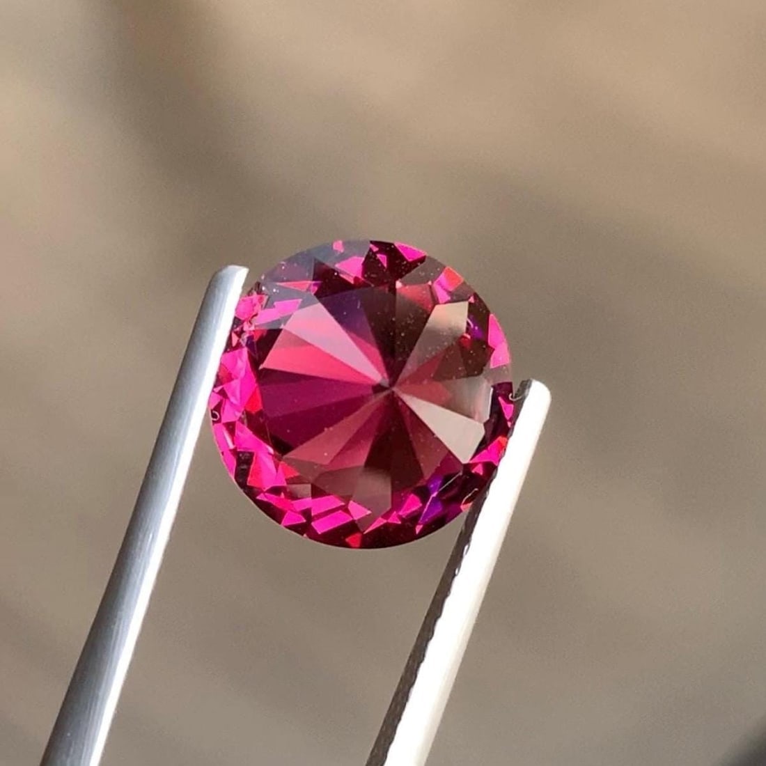 Tanzania Bloody Reddish Pink Garnet Gemstone: Round Cut, 6.25 Carat - 3