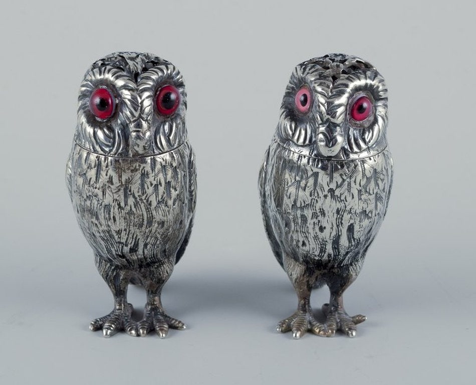 Edward Charles Brown. Rare set of silver salt and pepper shakers shaped like owls with inserted red: Title:Edward Charles Brown. Rare set of silver salt and pepper shakers shaped like owls with inserted red glass eyes. 19th century. Brand:SILVER & JEWELRY Description:Edward Charles Brown. Rare set of