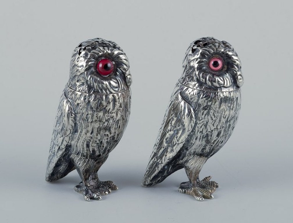 Edward Charles Brown. Rare set of silver salt and pepper shakers shaped like owls with inserted red - 4