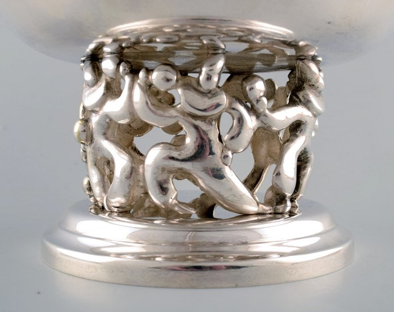Jean Boggio for Roux-Marquiand, France. Large modernist compote in plated silver. Base with motive - 8