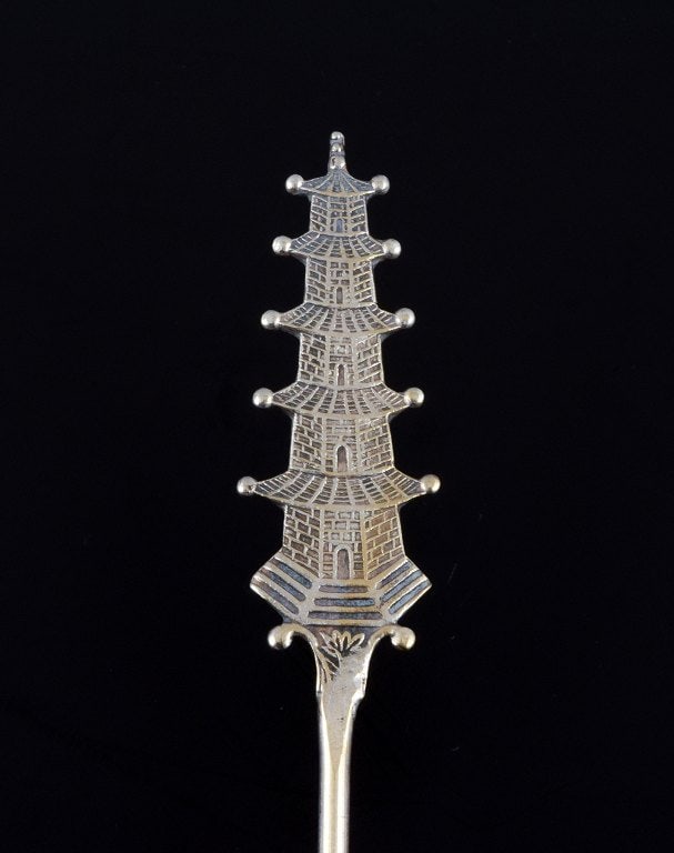 Hong Kong silver, eight spoons with different motifs. - 8