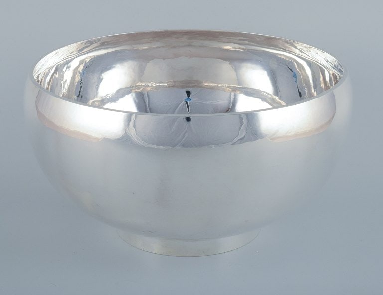 Georg Jensen, rare sterling silver bowl. Large and impressive bowl of high quality. - 4