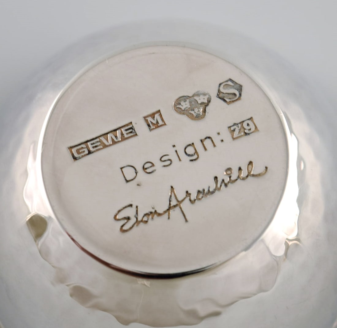 Elon Arenhill (1922-2018). Well-known Swedish silversmith. Twelve modernist cups in hammered - 7