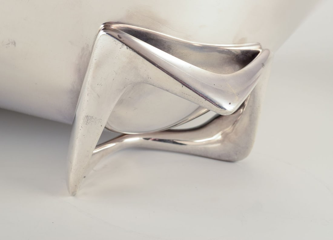Henning Koppel for Georg Jensen. Colossal bowl in sterling silver on a three-legged base. Approx. - 5