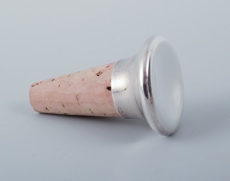 Henning Koppel for Georg Jensen, rare modernist wine stopper in sterling silver and cork. - 2