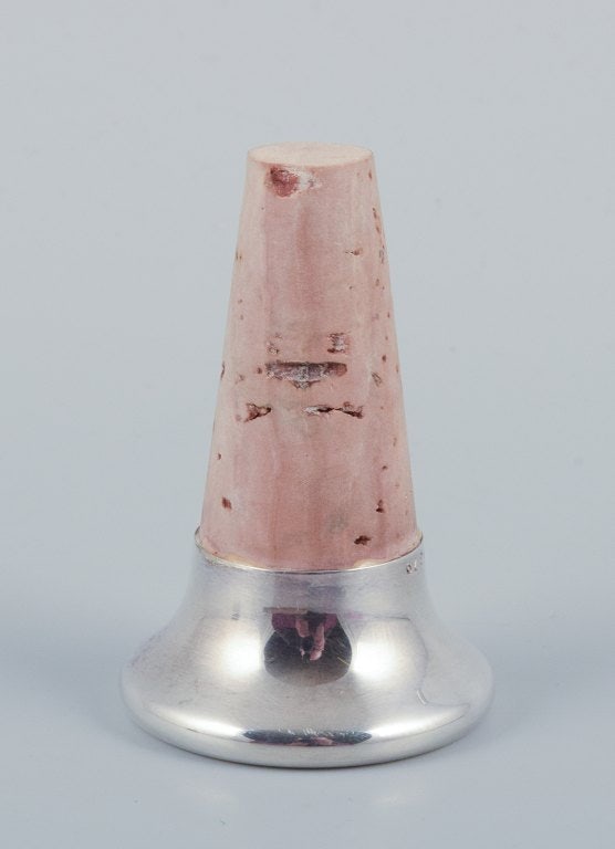 Henning Koppel for Georg Jensen, rare modernist wine stopper in sterling silver and cork. - 4