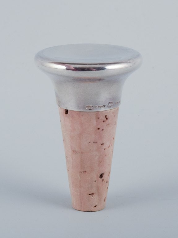 Henning Koppel for Georg Jensen, rare modernist wine stopper in sterling silver and cork. - 5