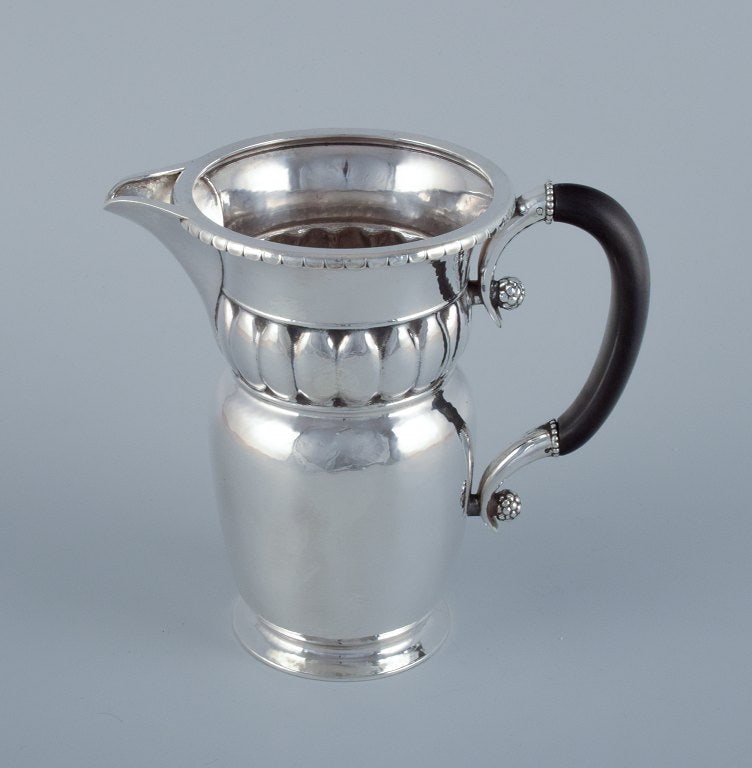 Georg Jensen, large Art Nouveau pitcher in sterling silver. Early and rare model. Hammered finish. (1 of 9)