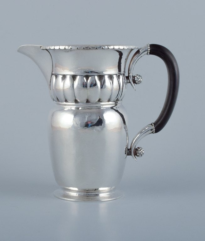 Georg Jensen, large Art Nouveau pitcher in sterling silver. Early and rare model. Hammered finish. - 3