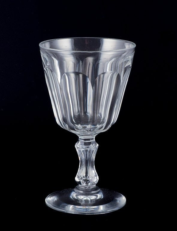 Val St. Lambert, Belgium, two "Lalaing" red wine glasses in clear faceted cut crystal glass. - 3