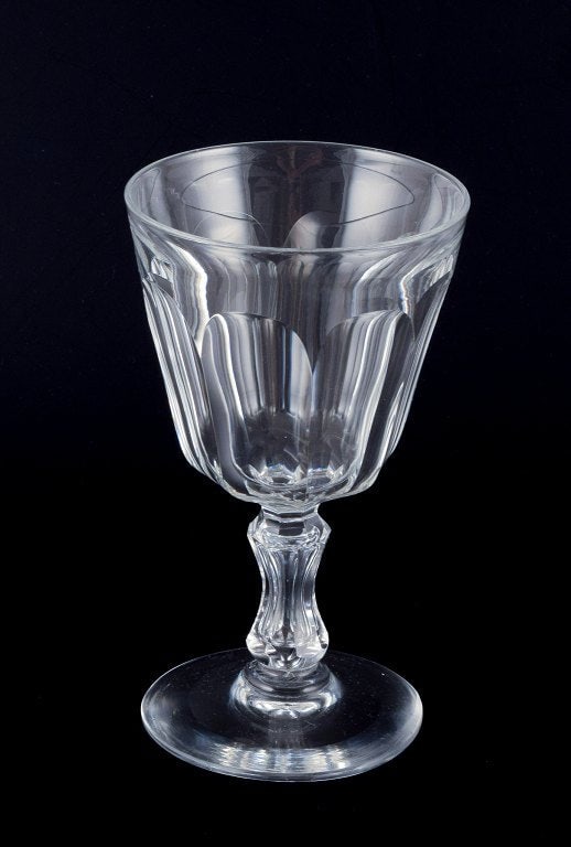 Val St. Lambert, Belgium, two "Lalaing" red wine glasses in clear faceted cut crystal glass. - 4