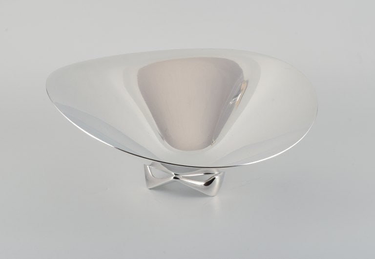 Henning Koppel for Georg Jensen, colossal sterling silver bowl on three-legged foot. - 4