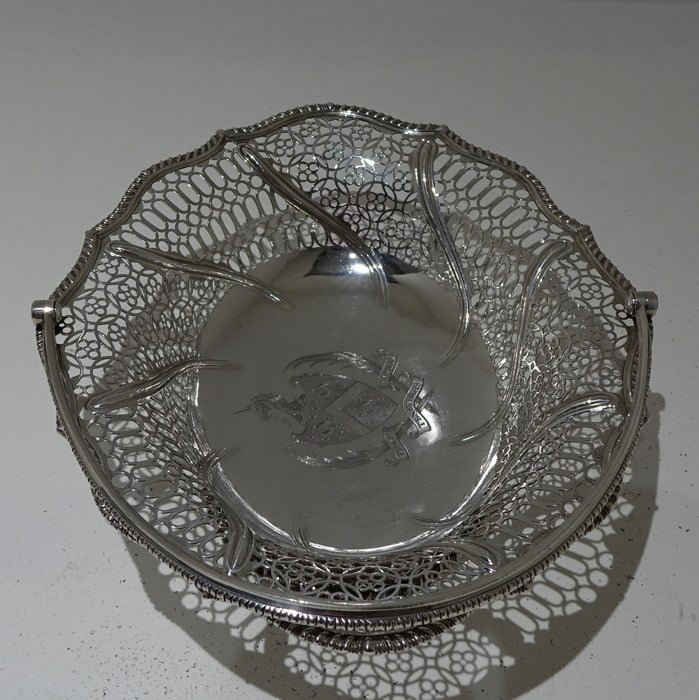 18th Century George III Antique Sterling Silver Cake Basket London 1771 Edward Aldridge - 3
