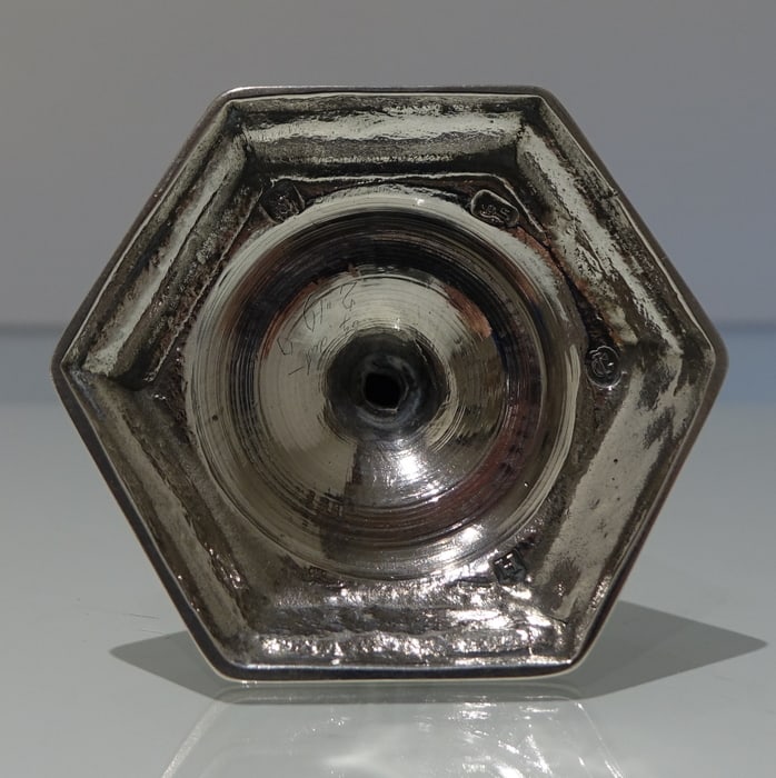 Early 18th Century Antique George I Sterling Silver Octagonal Taper-stick London 1723 James Gould - 8