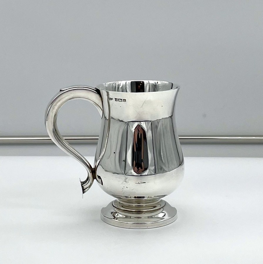 Mid 20th Century Modern Sterling Silver Pint Mug Birmingham 1960 H Clifford Davis Ltd: Title:Mid 20th Century Modern Sterling Silver Pint Mug Birmingham 1960 H Clifford Davis Ltd Description:Description A highly usuable sterling silver plain formed baluster pint mug designed with a deli