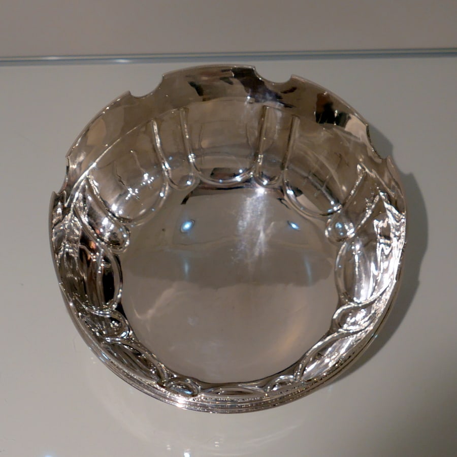 Early 20th Century Modern George V Sterling Silver Monteith Bowl London 1928 D & J Welby - 5