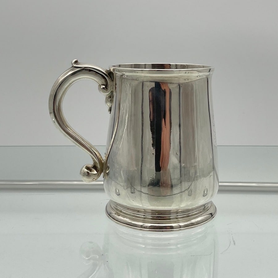 Early 18th Century Antique George II Sterling Silver Pint Mug London 1728 Edward Vincent: Title:Early 18th Century Antique George II Sterling Silver Pint Mug London 1728 Edward Vincent Description:Description A beautiful early Georgian silver pint mug designed with a delightful plain forme