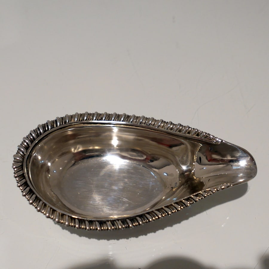 Early 19th Century Antique George IV Sterling Silver Pap Boat London 1829 Rebecca Emes & Edward: Title:Early 19th Century Antique George IV Sterling Silver Pap Boat London 1829 Rebecca Emes & Edward Barnard Description:Description A very fine quality late Georgian sterling silver pap boat decorat