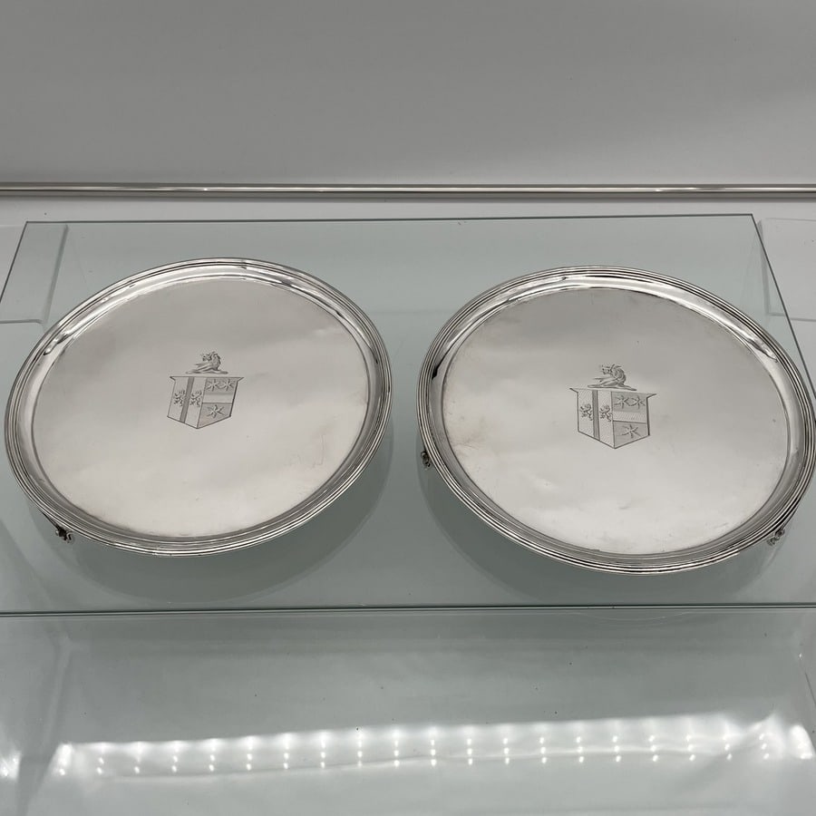 Early 19th Century Antique George III Pair Sterling Silver Salvers London 1802 Thomas Wallis II: Title:Early 19th Century Antique George III Pair Sterling Silver Salvers London 1802 Thomas Wallis II Description:Description A fine pair of circular silver Georgian salvers elegantly plain formed in 