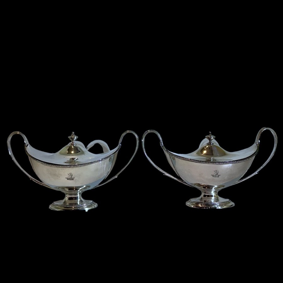 18th Century Antique George III Pair Silver Sauce Tureens London 1786 John Scofield: Title:18th Century Antique George III Pair Silver Sauce Tureens London 1786 John Scofield Description:Description A stylish and extremely desirable pair of 18th century “boat” shaped sauce tur