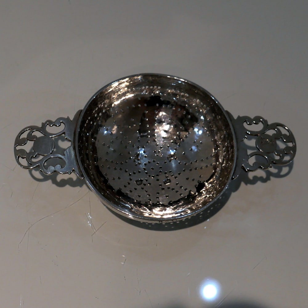 Early 18th Century Antique George I Sterling Silver Lemon Strainer London 1726 James Goodwin - 2