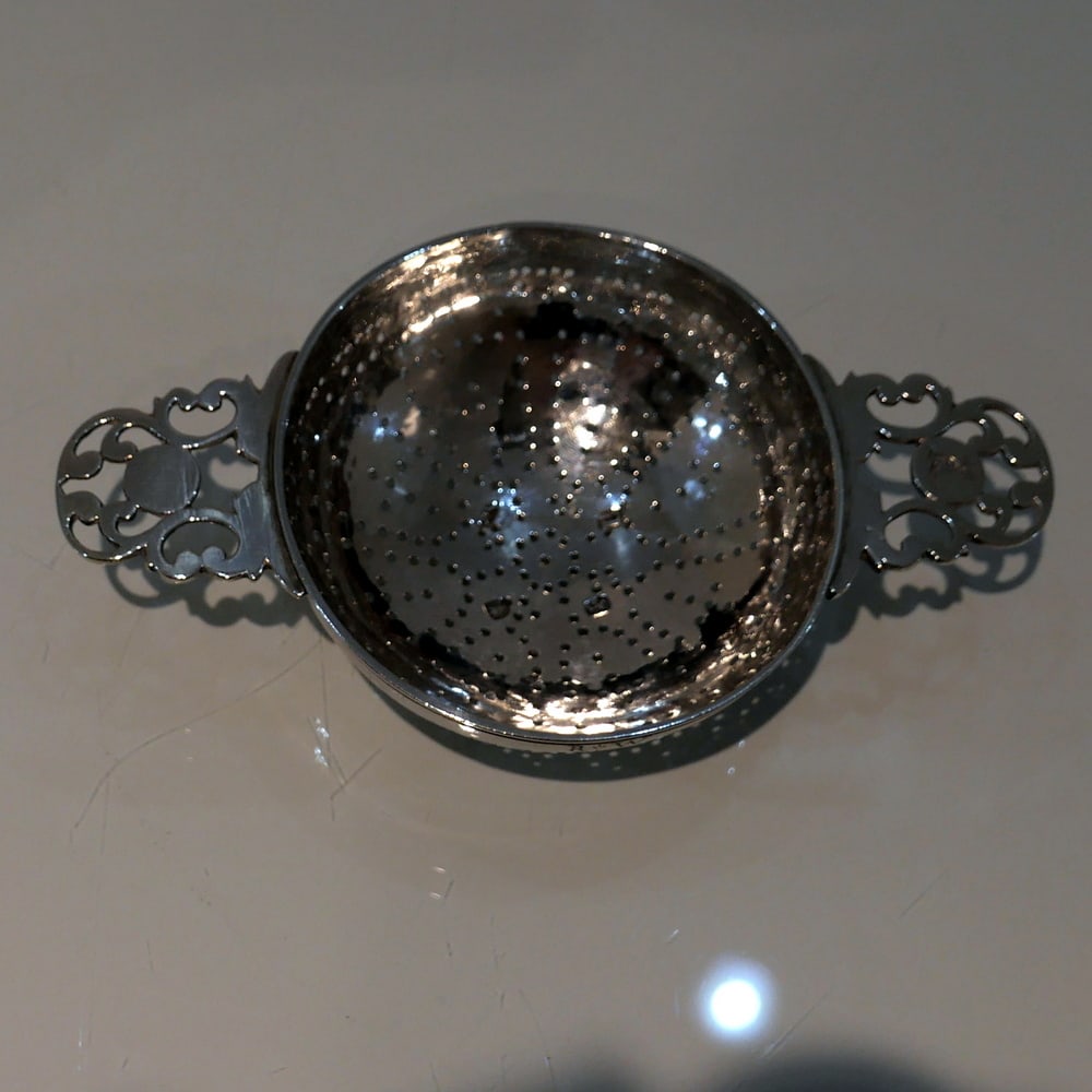 Early 18th Century Antique George I Sterling Silver Lemon Strainer London 1726 James Goodwin - 3