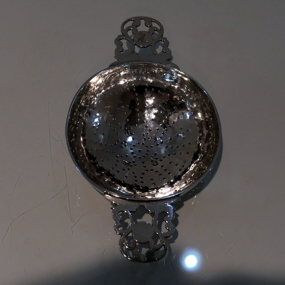 Early 18th Century Antique George I Sterling Silver Lemon Strainer London 1726 James Goodwin - 4