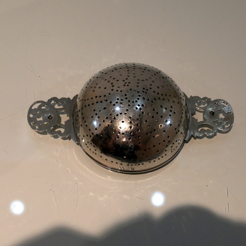 Early 18th Century Antique George I Sterling Silver Lemon Strainer London 1726 James Goodwin - 6