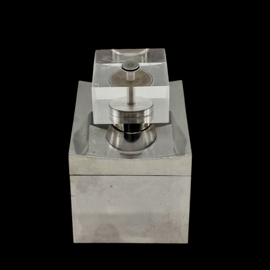 Mid 20th Century Art Deco Silver Box Circa 1960: Title:Mid 20th Century Art Deco Silver Box Circa 1960 Description:Description Rare and incredibly stylish silver Art Deco box cube shaped in design and mounted with a strikingly beautiful detachable p