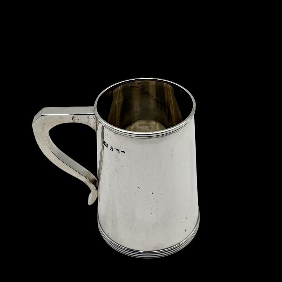 Early 20th Century Antique George V Sterling Silver Pint Mug Birmingham 1917 Hukin & Heath: Title:Early 20th Century Antique George V Sterling Silver Pint Mug Birmingham 1917 Hukin & Heath Description:Description Stylish plain formed straight sided tapering sterling silver pint mug plain for