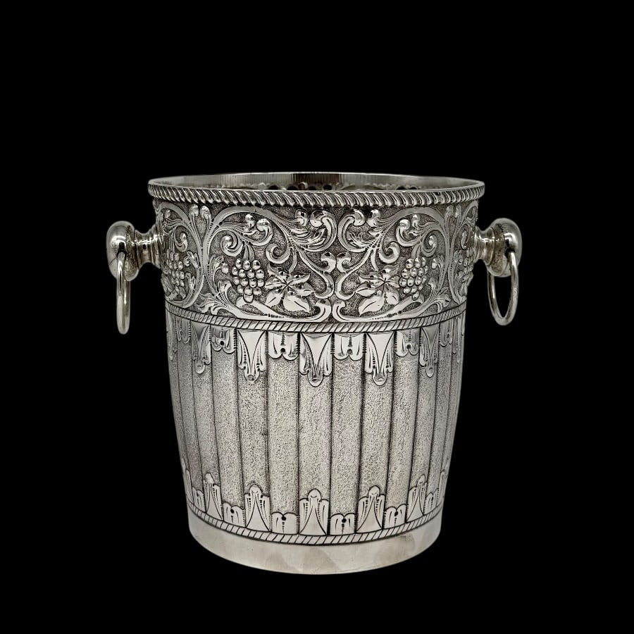 20th Modern Large Sterling Silver Champagne Bucket Dublin 1972 Royal Irish Company: Title:20th Modern Large Sterling Silver Champagne Bucket Dublin 1972 Royal Irish Company Description:Description Truly marvellous large sterling silver champagne bucket decorated with upper stylish gr
